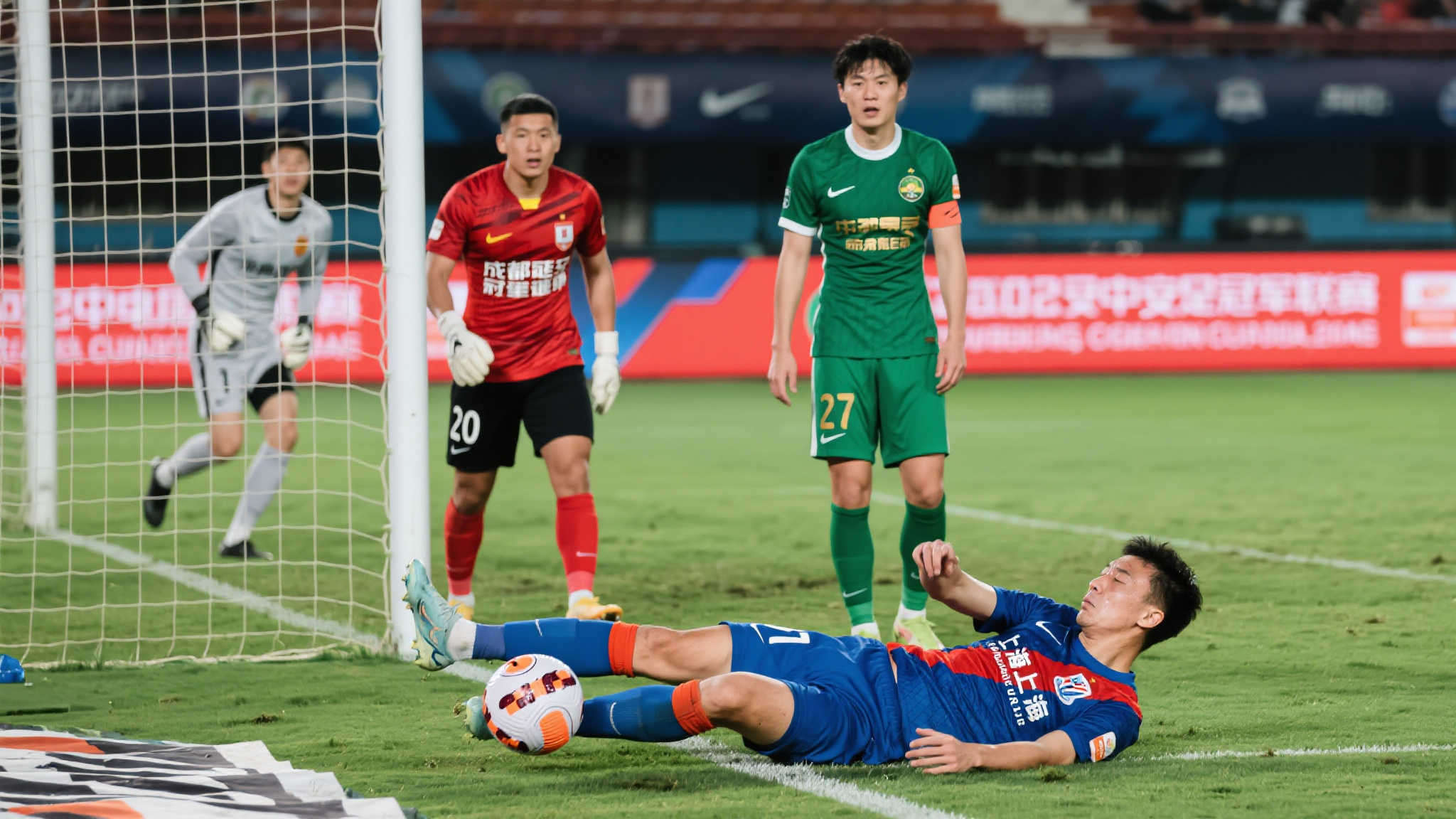 中超惊现双重意外!国安蓉城齐失分,申花趁势拉开2分领先优势 中超惊现双重意外!国安蓉城齐失分,申花趁势拉开2分领先优势